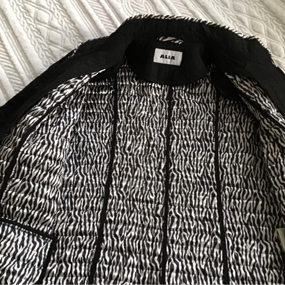 Alia Jacket - Picture 7 of 8